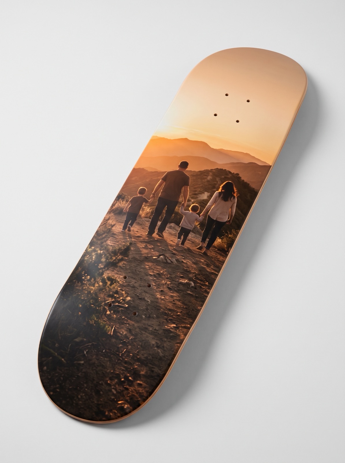 Planche avec une photo de famille en montagne